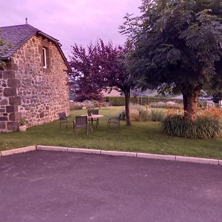 Ferme De Lamourio Saint-Cernin (Cantal) Exterior foto